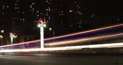 单反怎么拍车辆夜景视频,如何用单反机拍摄城市车流夜景照片