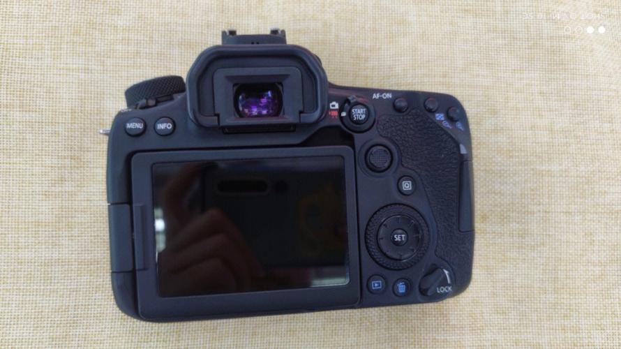 佳能单反镜头外接硬盘，佳能单反相机镜头怎么装？